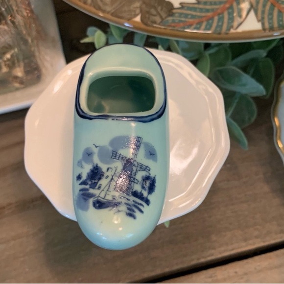 Vintage Painted Floral/ Windmill Ceramic miniature trinket Chinoiserie Shoe - Picture 3 of 6